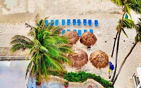 Pelicano Inn Playa Del Carmen - Beachfront Hotel